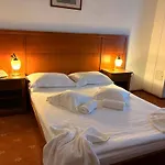 Emma West Hotell