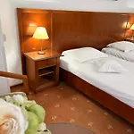 Emma West Hotell
