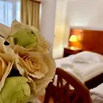 Emma West Hotell