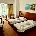 Emma West Hotell