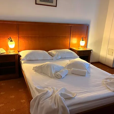 Emma West Hotel