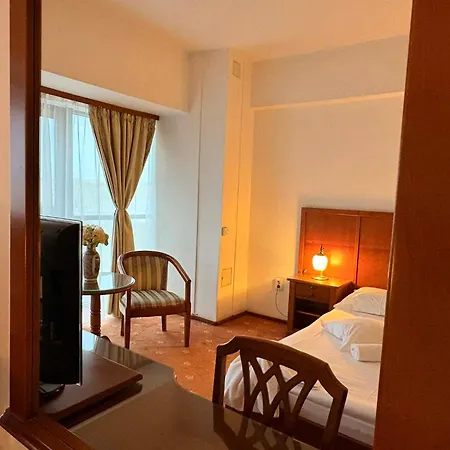 호텔 Emma West 크라이오바