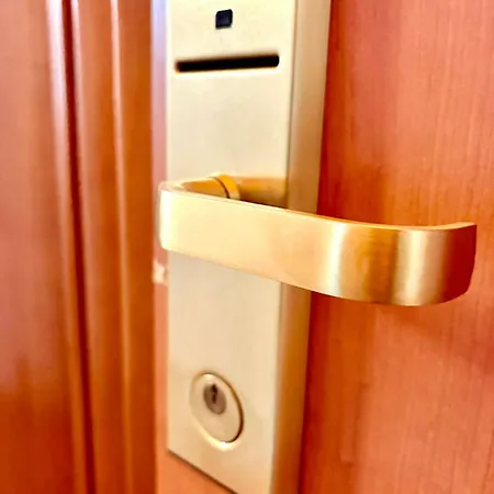 Emma West 4*