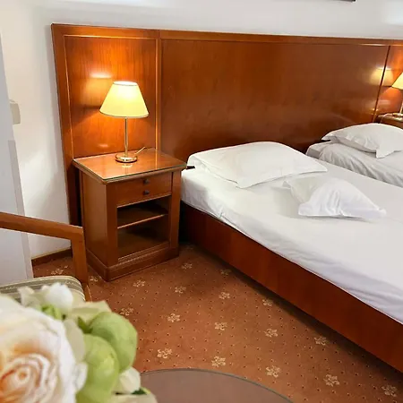 Emma West Hotel