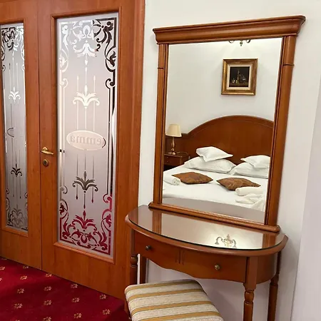 Hotel Emma West