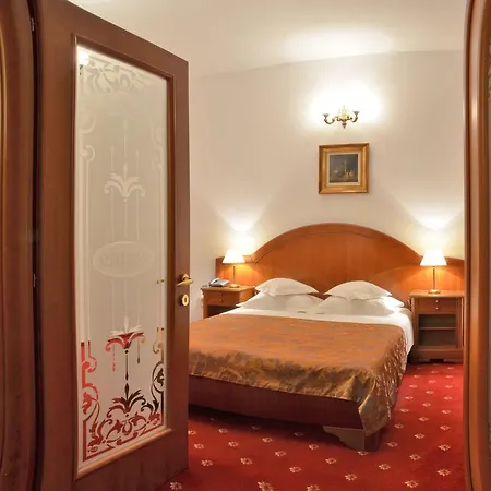 Emma West Hotel 4*
