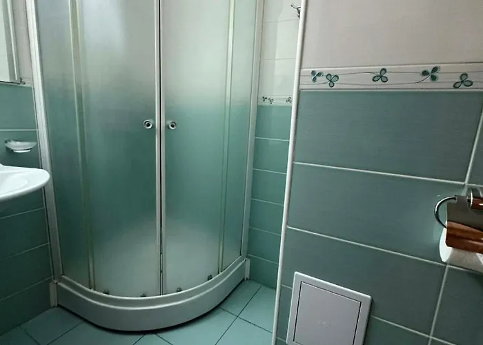 Emma West 크라이오바