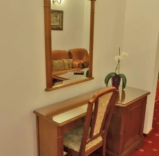 Emma West 克拉奥华