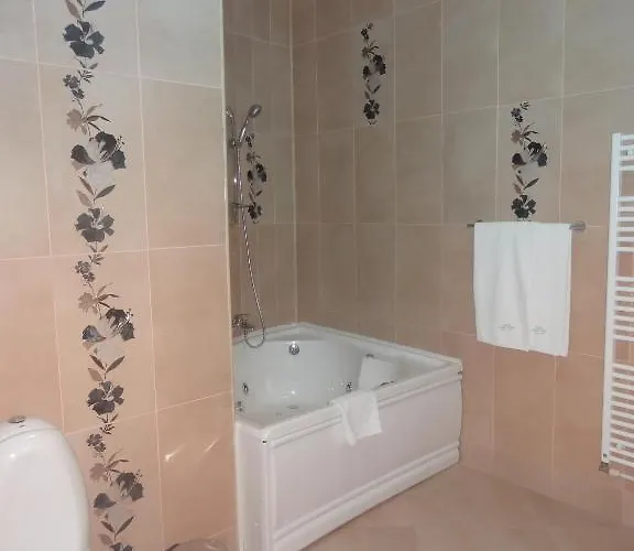 Emma West 克拉奥华