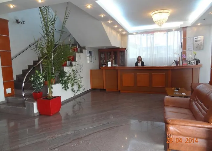 Emma West 克拉奥华